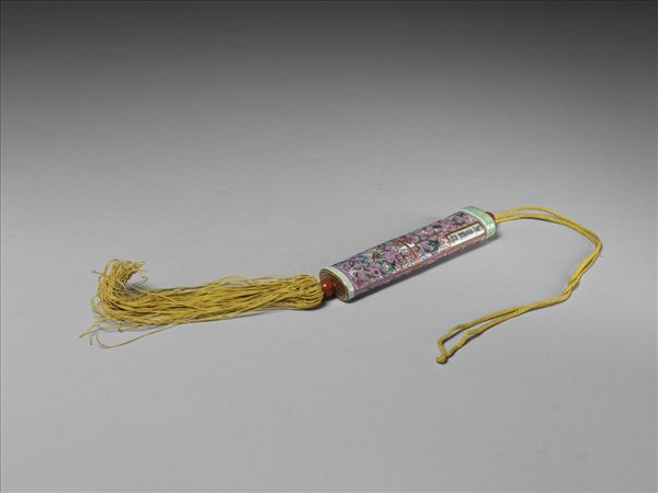 粉彩粉紅地纏枝花卉紋牙籤筒