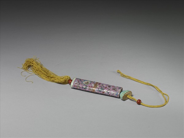 粉彩粉紅地纏枝花卉紋牙籤筒