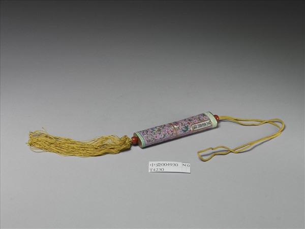 粉彩粉紅地纏枝花卉紋牙籤筒