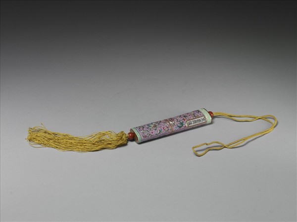 粉彩粉紅地纏枝花卉紋牙籤筒