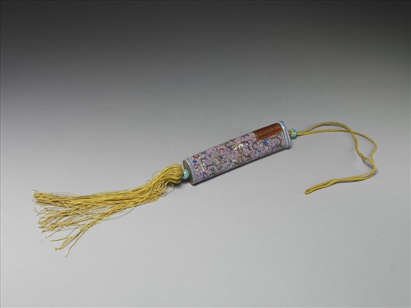 粉彩粉紅地纏枝花卉紋牙籤筒