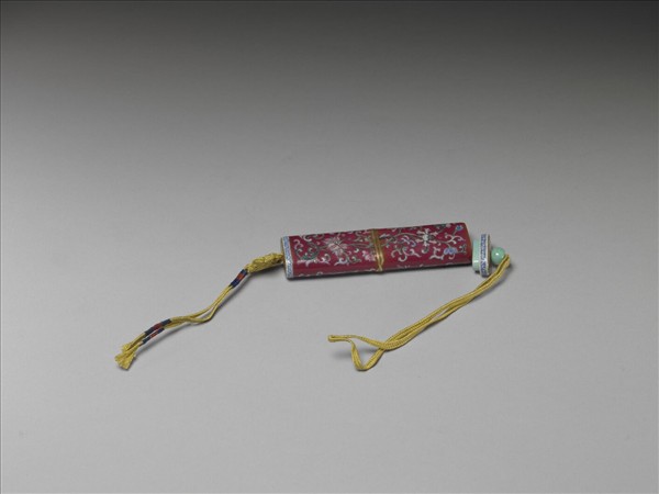 粉彩紅地纏枝花卉紋牙籤筒