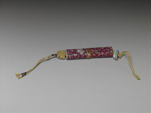粉彩紅地纏枝花卉紋牙籤筒
