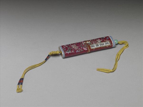 粉彩紅地纏枝花卉紋牙籤筒