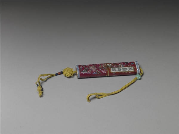 粉彩紅地纏枝花卉紋牙籤筒