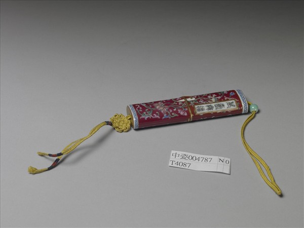 粉彩紅地纏枝花卉紋牙籤筒