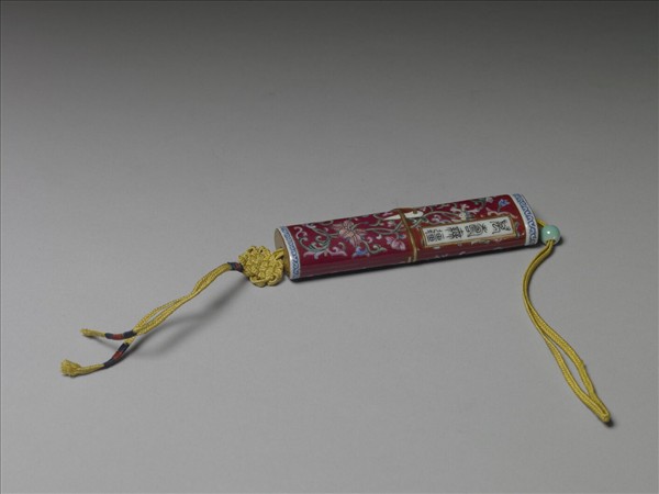 粉彩紅地纏枝花卉紋牙籤筒
