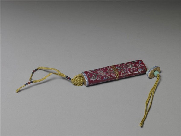 粉彩紅地纏枝花卉紋牙籤筒