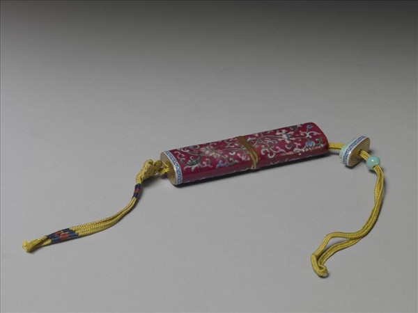 粉彩紅地纏枝花卉紋牙籤筒