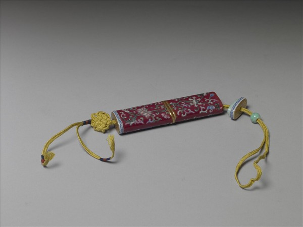 粉彩紅地纏枝花卉紋牙籤筒
