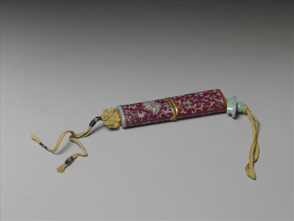 粉彩紅地纏枝花卉紋牙籤筒
