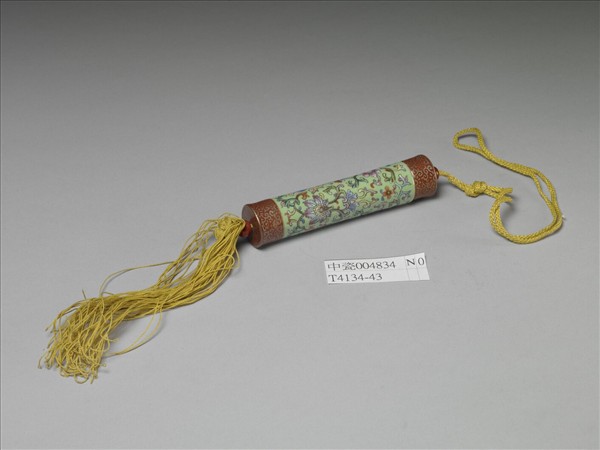粉彩草綠地纏枝花卉紋牙籤筒