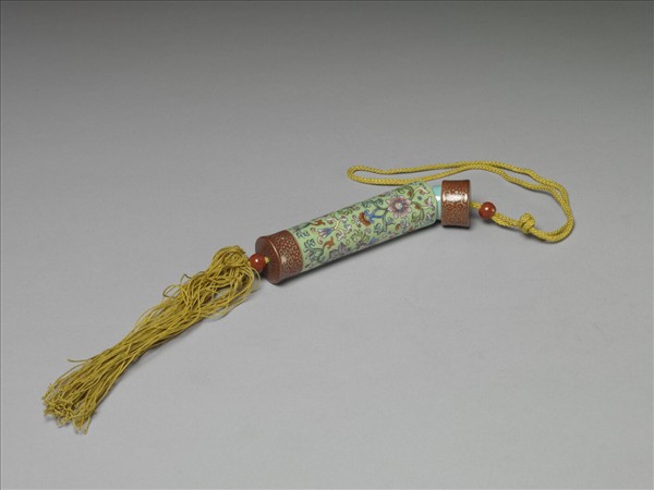 粉彩草綠地纏枝花卉紋牙籤筒