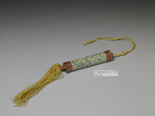 粉彩草綠地纏枝花卉紋牙籤筒