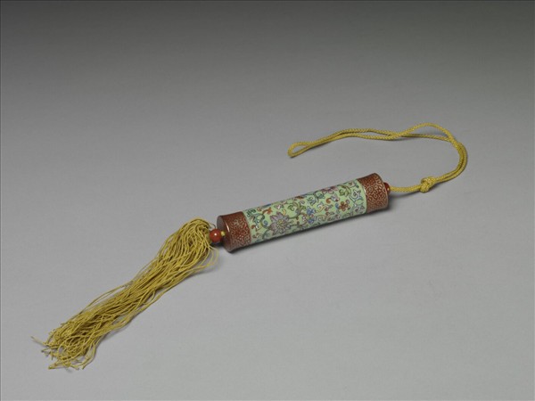 粉彩草綠地纏枝花卉紋牙籤筒