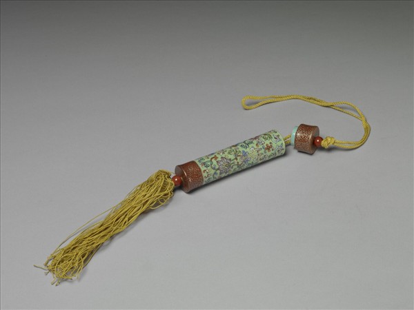 粉彩草綠地纏枝花卉紋牙籤筒