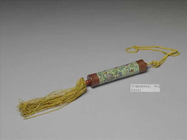 粉彩草綠地纏枝花卉紋牙籤筒