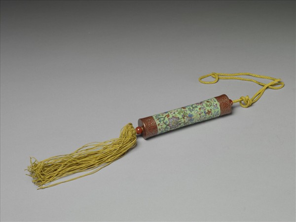 粉彩草綠地纏枝花卉紋牙籤筒