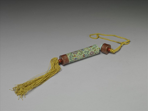 粉彩草綠地纏枝花卉紋牙籤筒