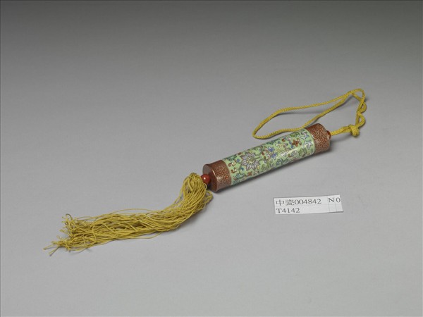 粉彩草綠地纏枝花卉紋牙籤筒