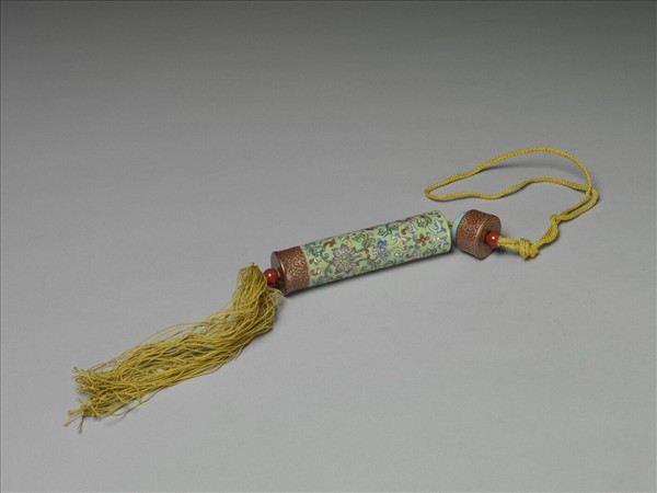 粉彩草綠地纏枝花卉紋牙籤筒