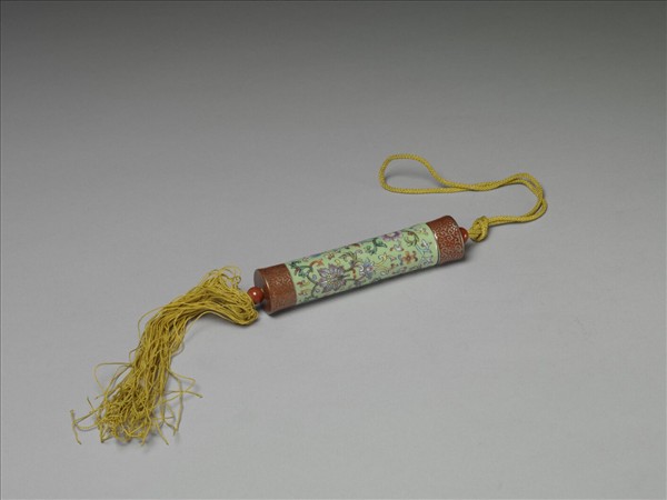 粉彩草綠地纏枝花卉紋牙籤筒