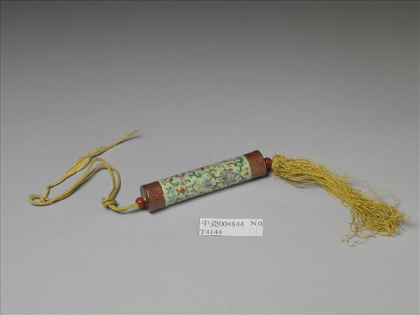 粉彩草綠地纏枝花卉紋牙籤筒