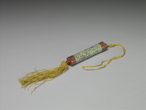 粉彩草綠地纏枝花卉紋牙籤筒