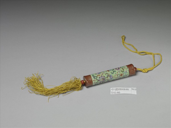 粉彩草綠地纏枝花卉紋牙籤筒