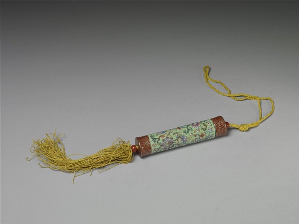 粉彩草綠地纏枝花卉紋牙籤筒