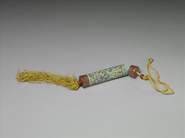 粉彩草綠地纏枝花卉紋牙籤筒