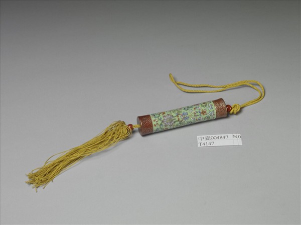 粉彩草綠地纏枝花卉紋牙籤筒