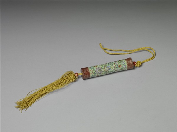 粉彩草綠地纏枝花卉紋牙籤筒