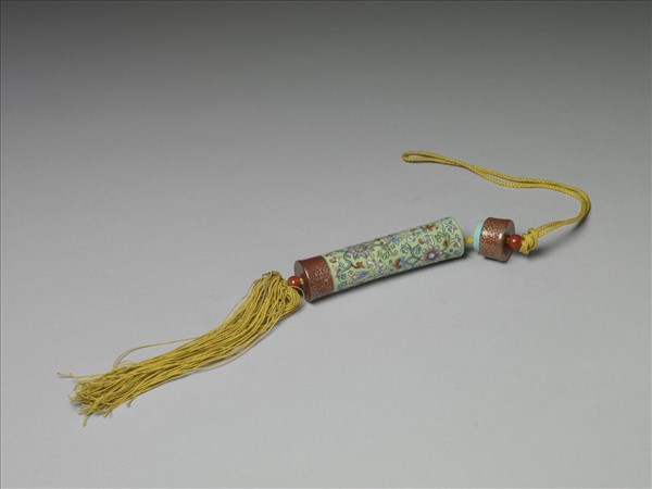 粉彩草綠地纏枝花卉紋牙籤筒