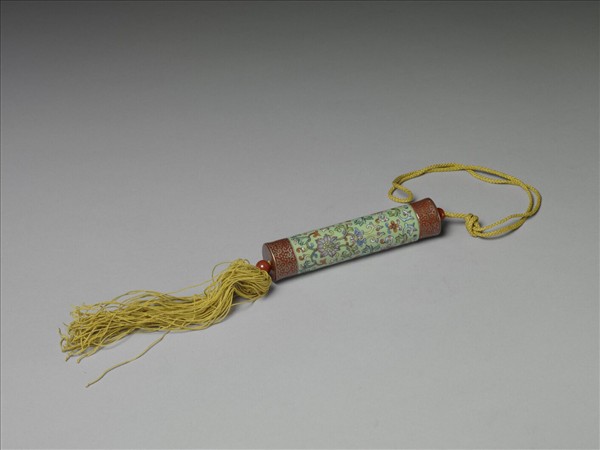 粉彩草綠地纏枝花卉紋牙籤筒