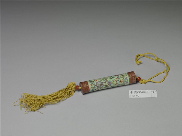 粉彩草綠地纏枝花卉紋牙籤筒