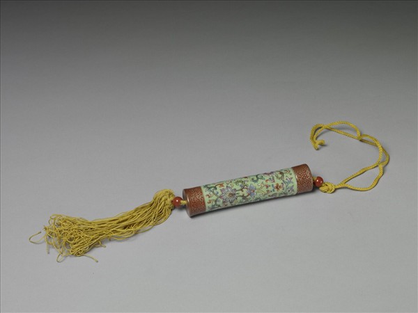粉彩草綠地纏枝花卉紋牙籤筒