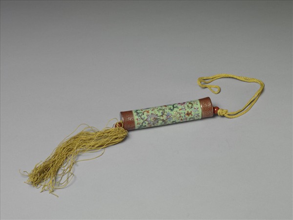 粉彩草綠地纏枝花卉紋牙籤筒