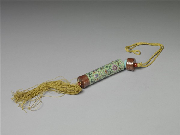 粉彩草綠地纏枝花卉紋牙籤筒