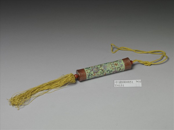 粉彩草綠地纏枝花卉紋牙籤筒