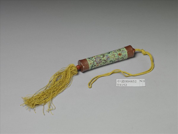 粉彩草綠地纏枝花卉紋牙籤筒