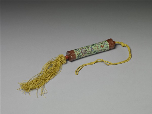 粉彩草綠地纏枝花卉紋牙籤筒