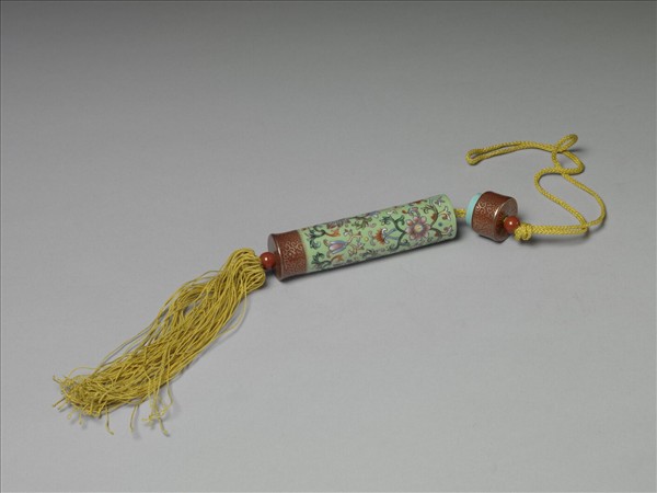 粉彩草綠地纏枝花卉紋牙籤筒