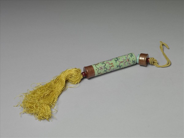 粉彩草綠地纏枝花卉紋牙籤筒