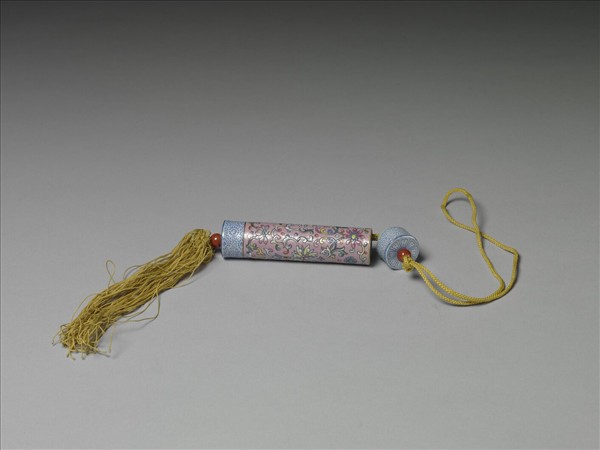 粉彩粉紅地纏枝花卉紋牙籤筒