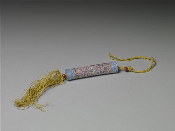 粉彩粉紅地纏枝花卉紋牙籤筒