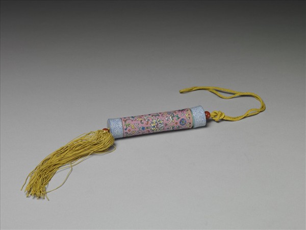 粉彩粉紅地纏枝花卉紋牙籤筒