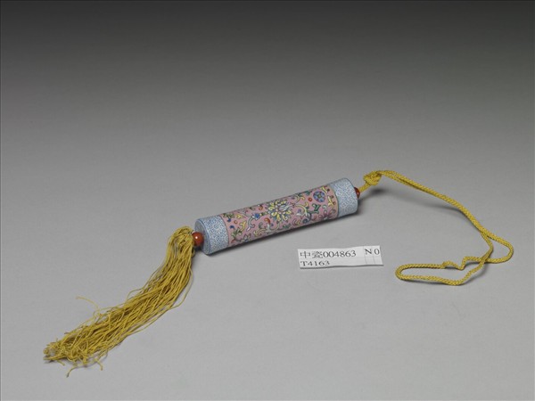 粉彩粉紅地纏枝花卉紋牙籤筒