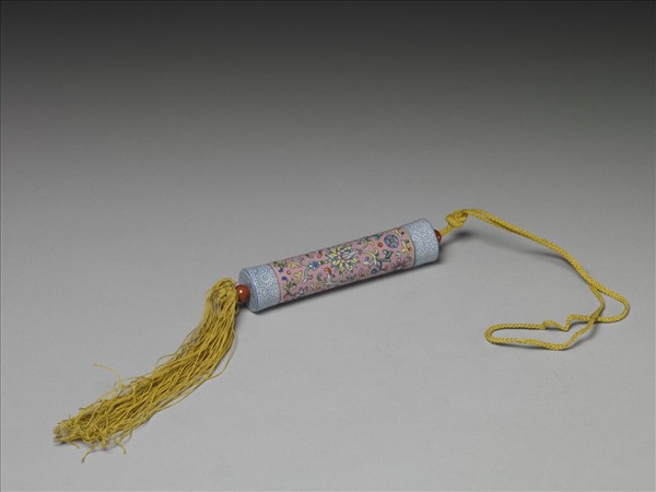 粉彩粉紅地纏枝花卉紋牙籤筒