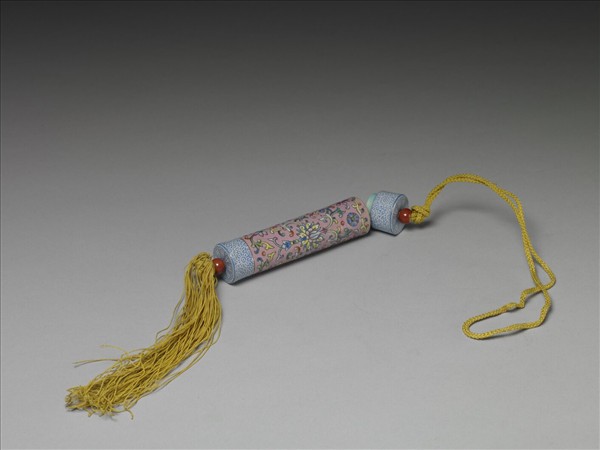 粉彩粉紅地纏枝花卉紋牙籤筒